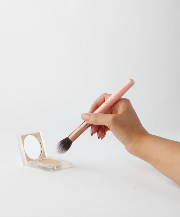Luxie LUXIE 522 Tapered Highlighting Brush - Rose Gold