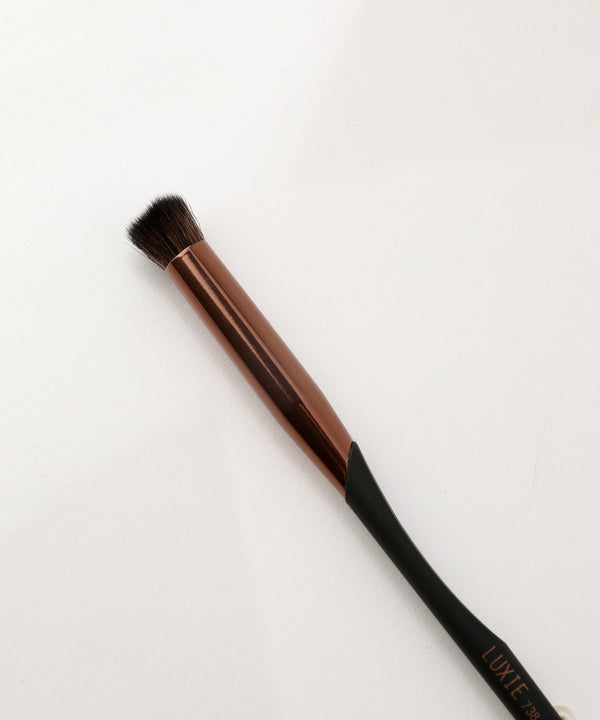 Luxie LUXIE 738 Detail Flat Blender Face Brush - Protools