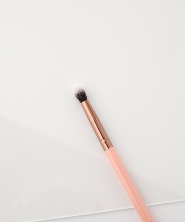 Luxie LUXIE 205 Tapered Blending Brush - Rose Gold