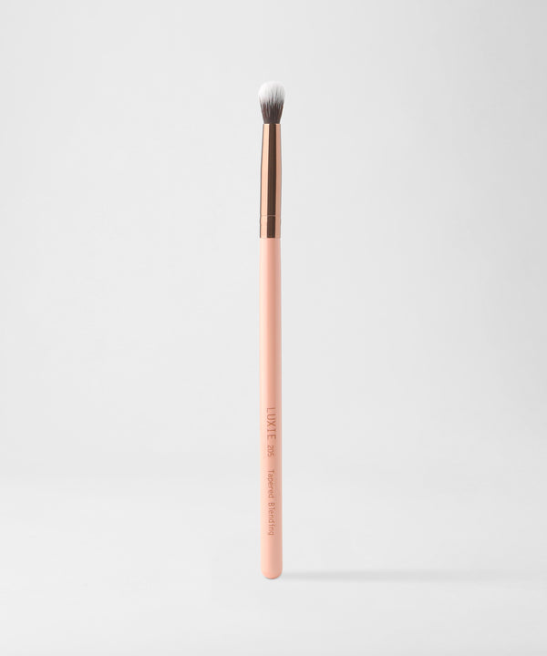 luxie LUXIE 205 Tapered Blending Brush - Rose Gold