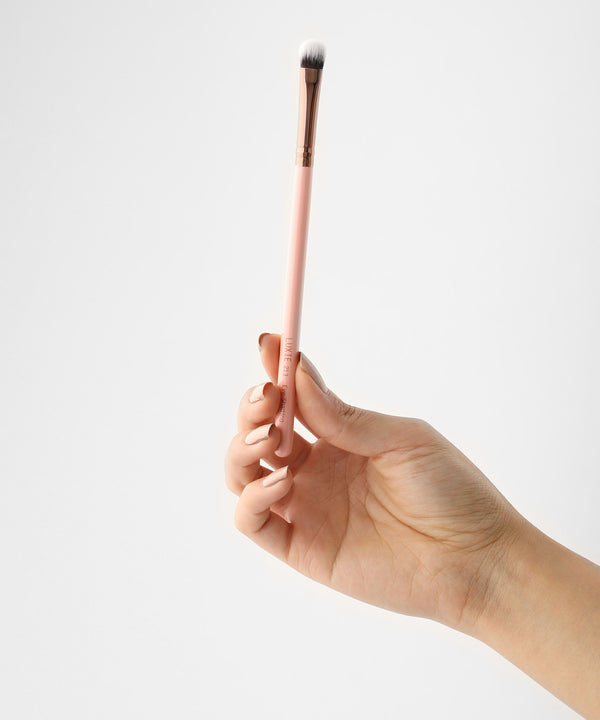Luxie LUXIE 213 Eye Shading Brush - Rose Gold