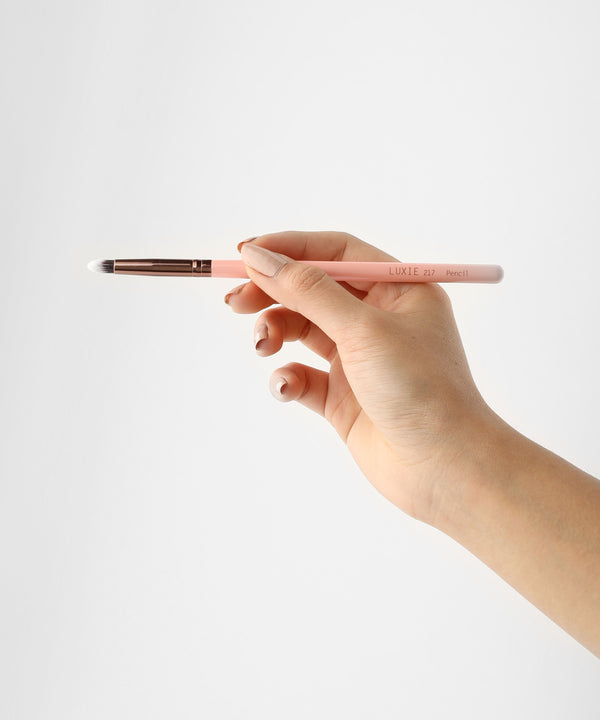 Luxie LUXIE 217 Pencil Eye Brush - Rose Gold