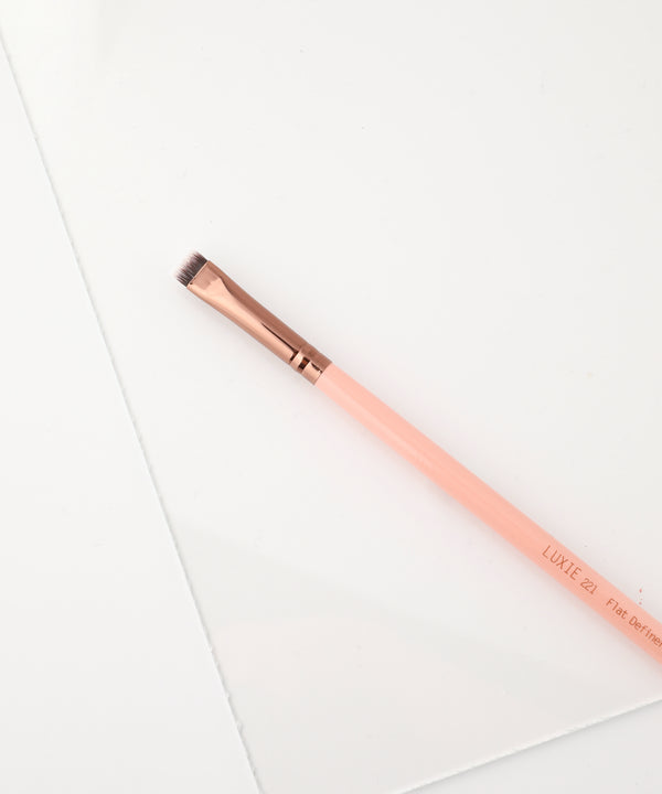 Luxie LUXIE 221 Flat Definer Brush - Rose Gold