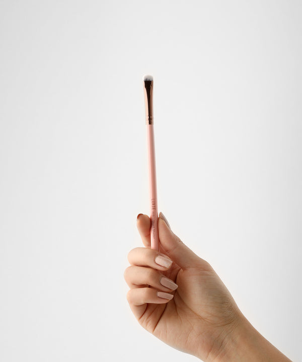 Luxie LUXIE 223 Short Shader Brush - Rose Gold
