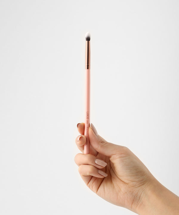 Luxie LUXIE 243 Precision Blender Brush - Rose Gold