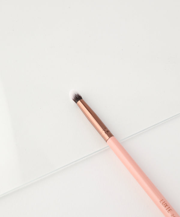 Luxie LUXIE 243 Precision Blender Brush - Rose Gold