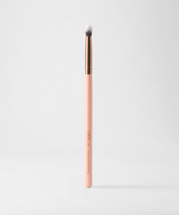 luxie LUXIE 243 Precision Blender Brush - Rose Gold