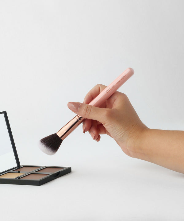 Luxie LUXIE 504 Large Angled Brush - Rose Gold