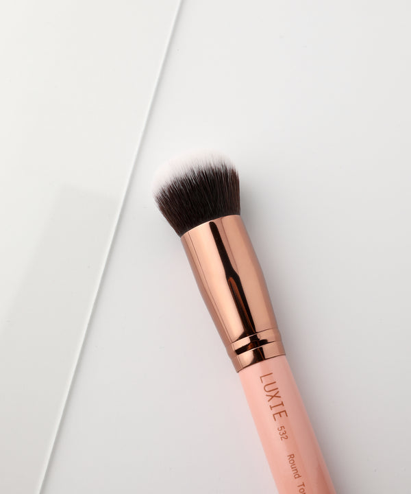 Luxie LUXIE 532 Round Top Kabuki Brush - Rose Gold