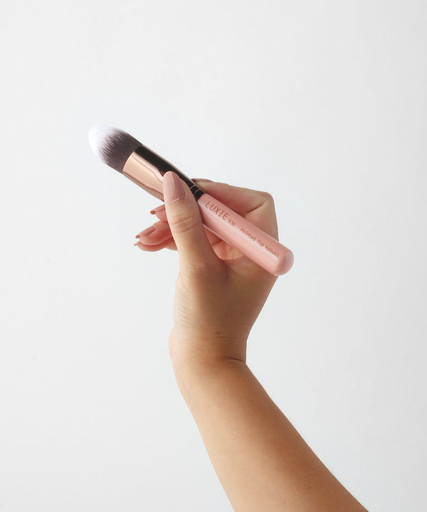 Luxie LUXIE 536 Pointed Top Kabuki Brush - Rose Gold