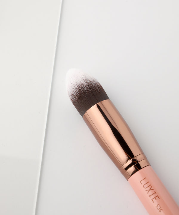 Luxie LUXIE 536 Pointed Top Kabuki Brush - Rose Gold
