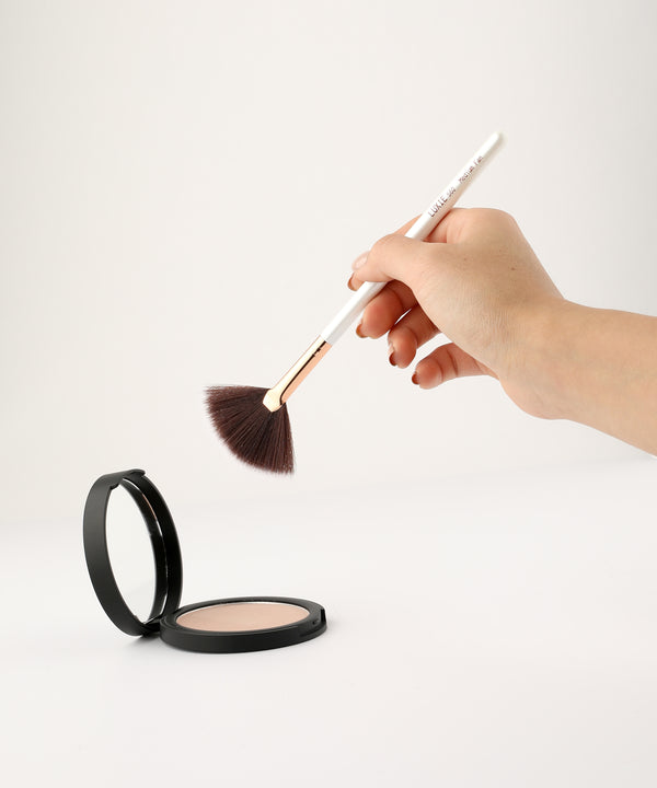 Luxie LUXIE 560 Medium Fan Brush-Flawless
