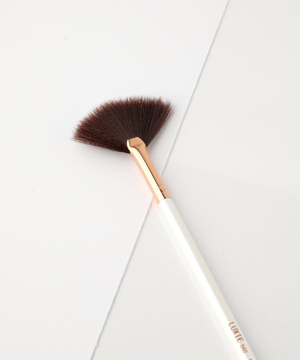 Luxie LUXIE 560 Medium Fan Brush-Flawless