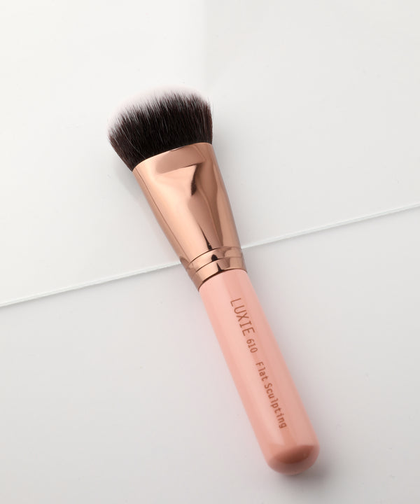 Luxie LUXIE 610 Flat Sculpting Brush - Rose Gold