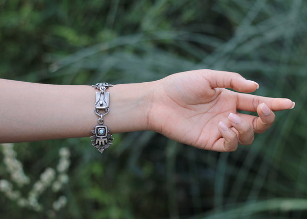 Luz Vintage Sterling Silver & Opal Alien Bracelet