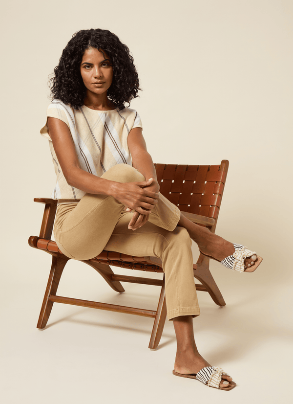 Lyssé Ankle Denim Baby Bootcut (27" Inseam) Antique Wash Tan