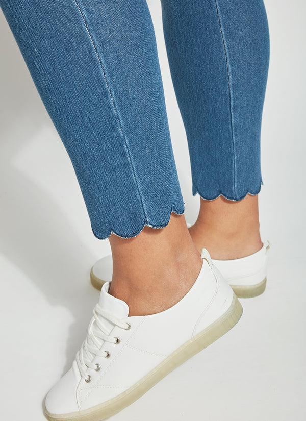 Lyssé Scallop Edge Ankle (Plus Size 25.5" Inseam) Mid Wash