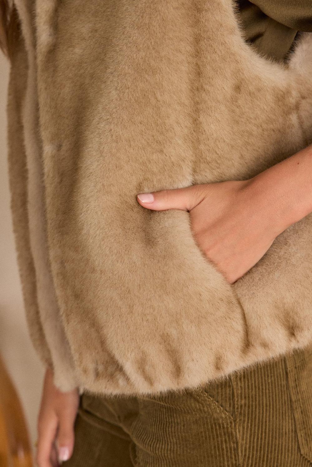 Maison 123 SUZANNE Sleeveless Fluffy Cardigan