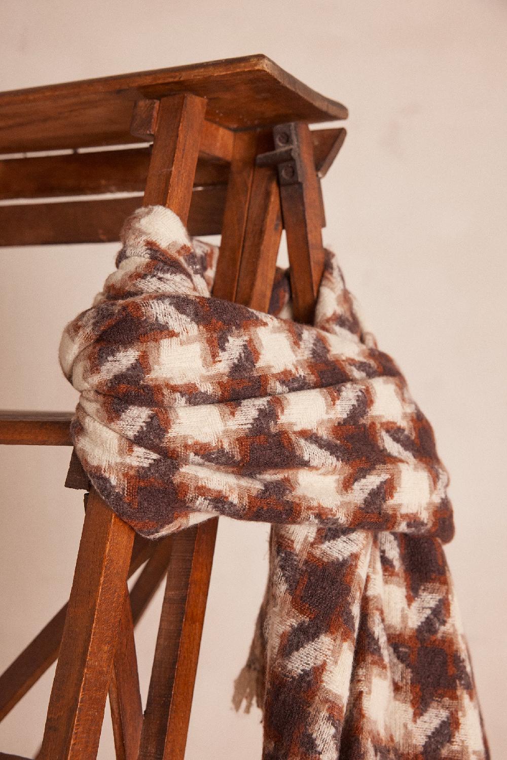 Maison 123 TIPHAINE Scarf With Houndstooth Pattern