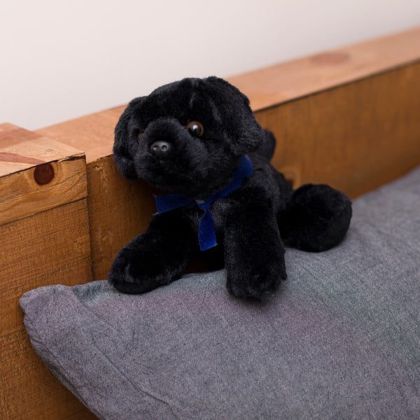 Mane 'n Tail Black Lab With Mane 'n Tail Blue Bandana