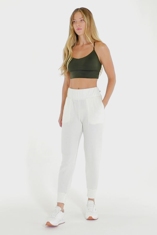 Marika Palmer Fleece Jogger – CANNOLI CREAM