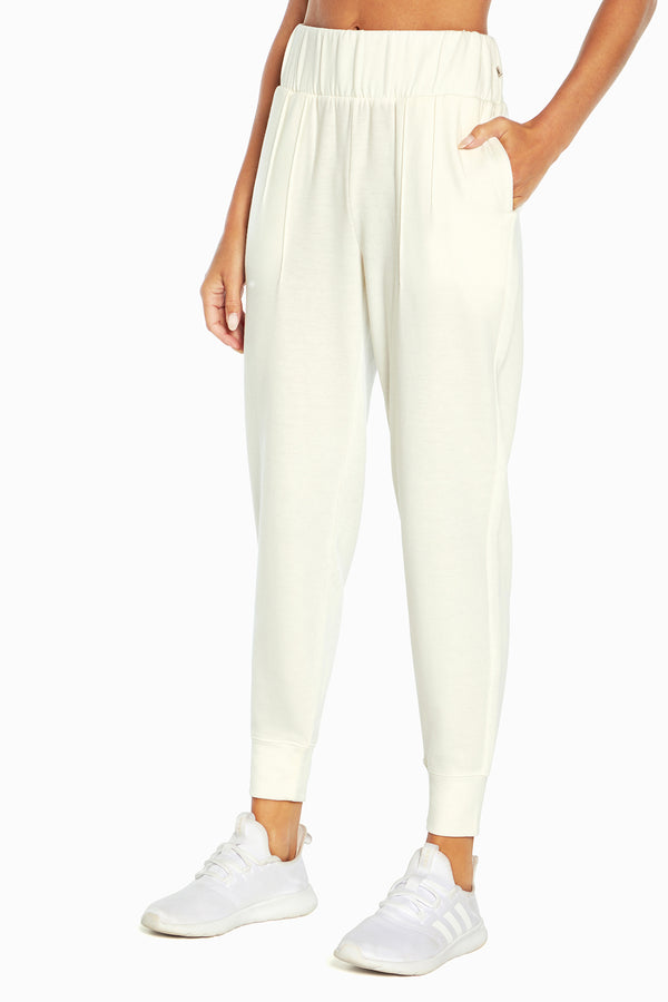 marika Palmer Fleece Jogger – CANNOLI CREAM