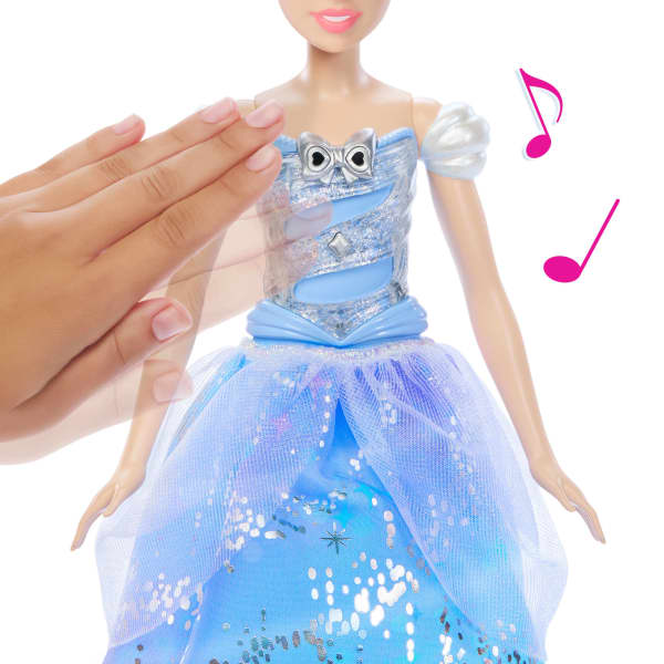 Mattel Disney Princess Poupée Cendrillon Et Sa Robe Enchantée