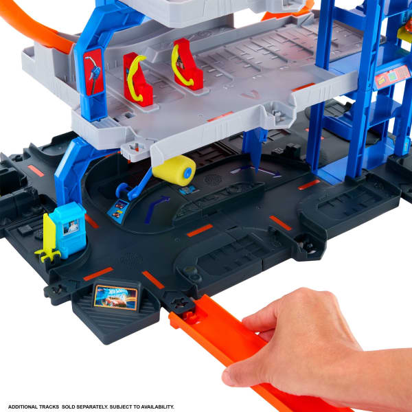 Mattel Hot Wheels MEGA Loop Garage Playset With 1 Die-Cast Toy Car & 1 Toy Helicopter In 1:64 Scale