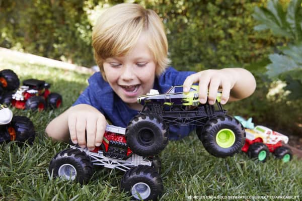 mattel Hot Wheels Monster Trucks Oversized Monster Truck in 1:24 Scale