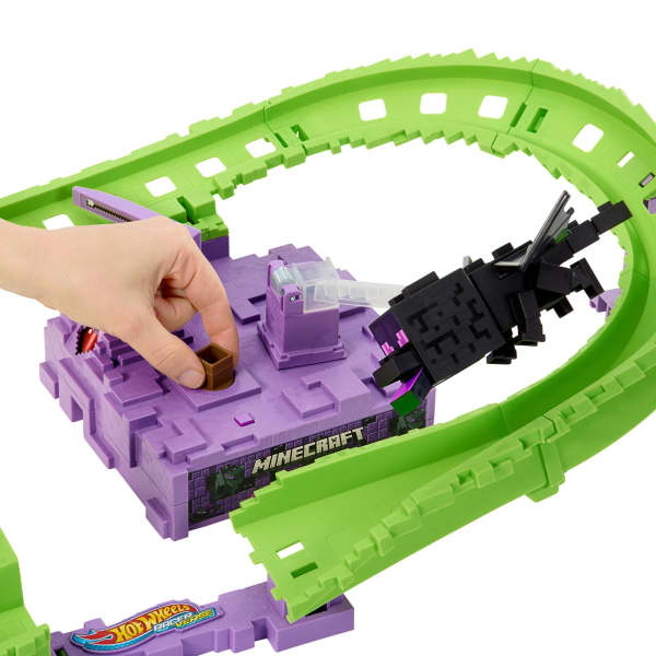 Mattel Hot Wheels Racerverse Minecraft Track Set & Die-Cast Diamond Armor Steve [Walmart Exclusive]