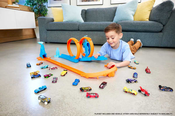 mattel Hot Wheels Track Creator Triple Loop Pack & 1:64 Scale Toy Car Track-Building Set