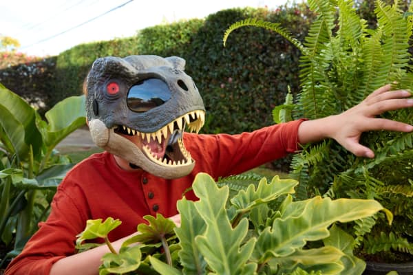 mattel Jurassic World Rebirth T-Rex Rage N Roar Mask With Led Light Up Eyes Feature 3 Level Effects