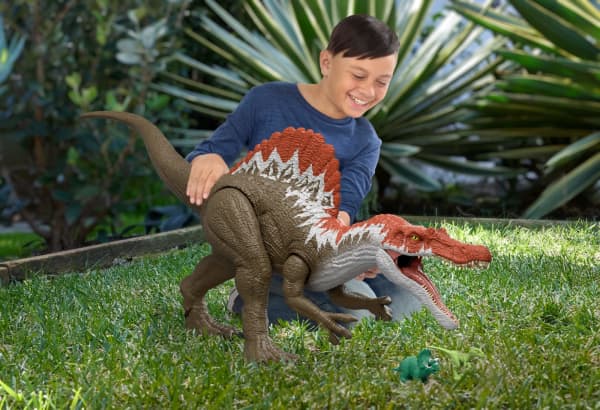mattel Jurassic World Super Colossal Spinosaurus Pack 36 inch Long Dinosaur Toy & 2 Mini Figures