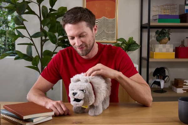 mattel Minecraft Dennis The Wolf Interactive Plush Toy With Sounds & Moving Mouth Inspired By The Movie