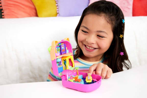 mattel Polly Pocket Kitty Popsicle Resort Compact Playset With 1 Micro Doll And Pet Puppy Travel Toy With Themed Accessories