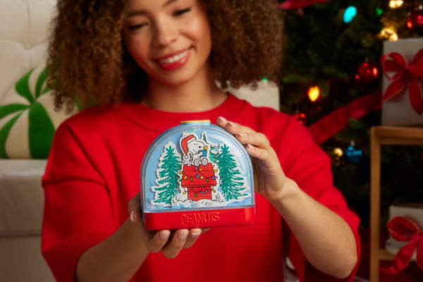 mattel Polly Pocket Micro Dolls And Playset Collector Peanuts Compact With 7 Accessories