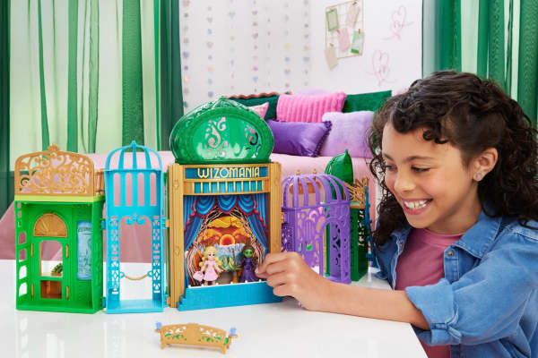 mattel Universal Pictures’ Wicked Emerald City Small Doll Playset With 5 Play Spaces & 15 Accessories