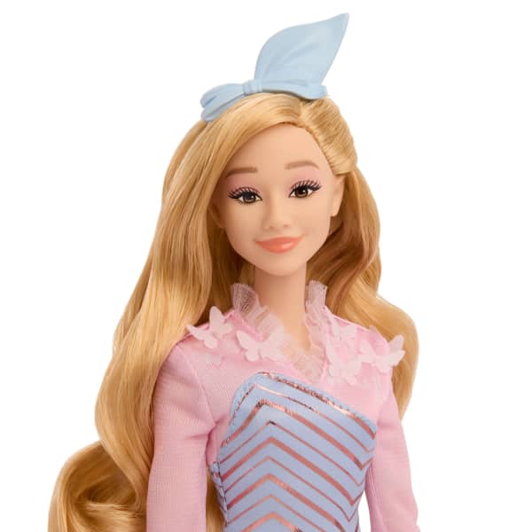 Mattel Universal Pictures’ Wicked Glinda At Shiz University Fashion Doll With Removable Fashions & Accessories