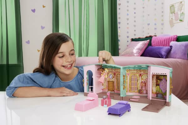 mattel Universal Pictures’ Wicked So Popular Dorm Small Doll Playset With 3 Play Spaces & 10 Total Pieces