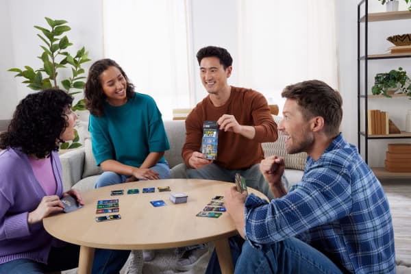 mattel UNO Elite NFL 2025 Alt Jerseys Edition Booster Set Plus With 40 Elite Action Cards (Players May Vary)