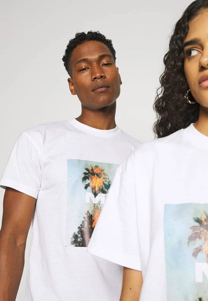Mennace Mennace BURNING PALM TREE REGULAR UNISEX – Print T-shirt – White