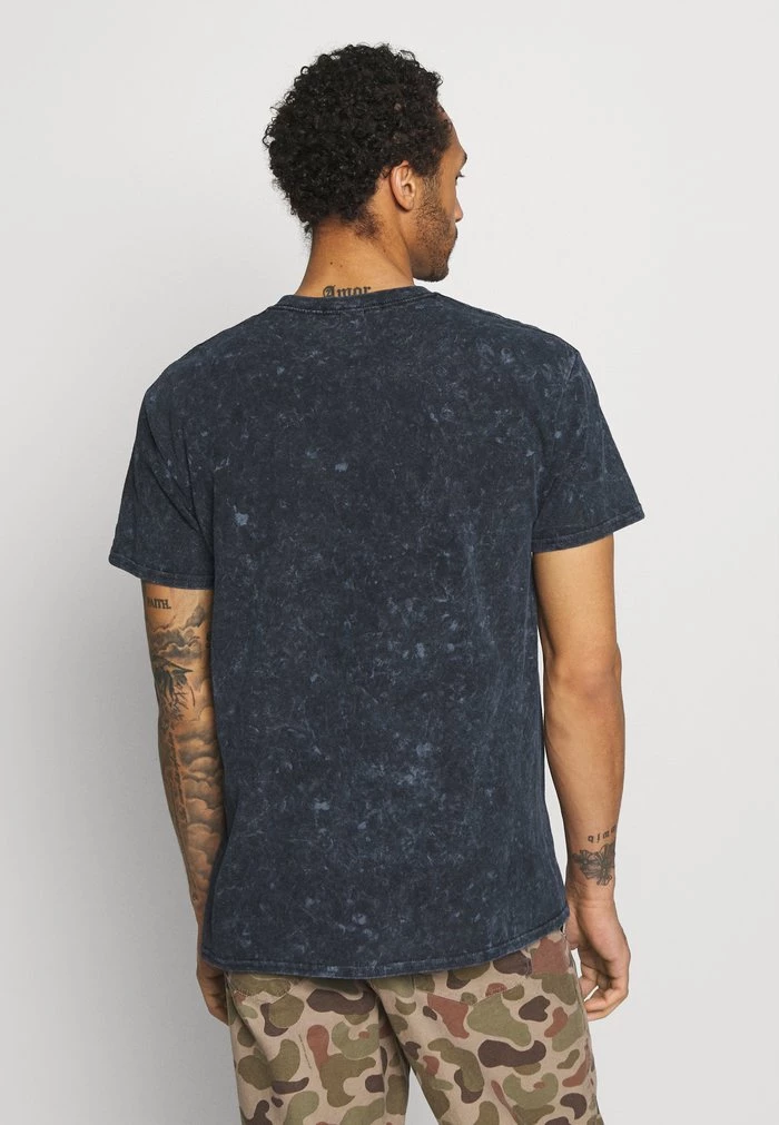 Mennace MENNACE CHEMICAL FLAME SKULL – Print T-shirt – Black