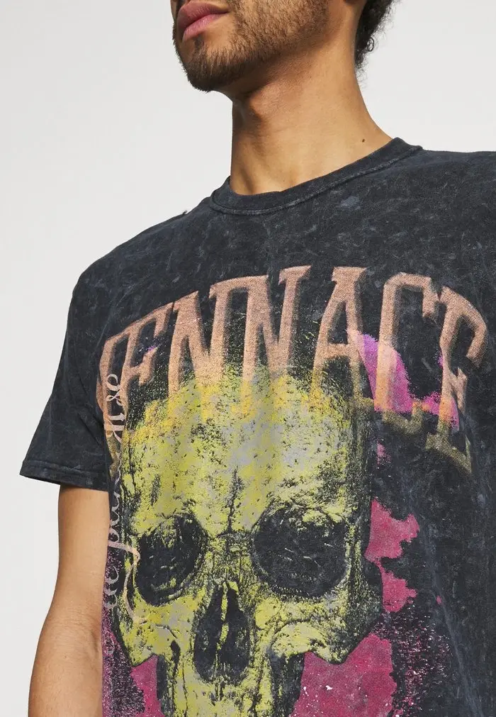 Mennace MENNACE CHEMICAL FLAME SKULL – Print T-shirt – Black