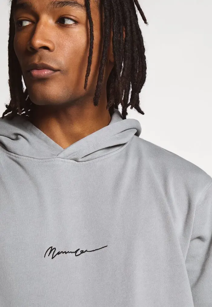 Mennace Mennace ESSENTIAL REGULAR OVERHEAD HOODY WITH SIGNATURE – Hoodie – Slate Grey