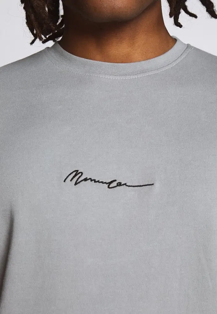 Mennace Mennace ESSENTIAL REGULAR RELAXED SIG TEE UNISEX – Basic T-shirt – Slate Grey