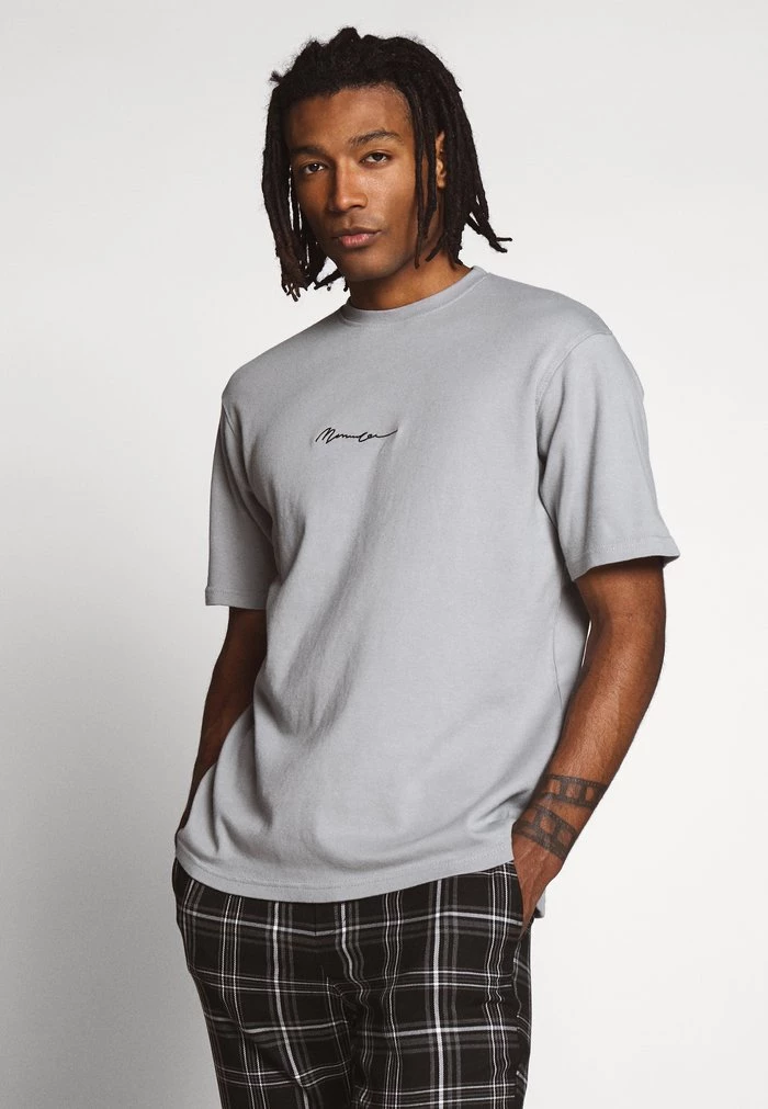 mennace Mennace ESSENTIAL REGULAR RELAXED SIG TEE UNISEX – Basic T-shirt – Slate Grey
