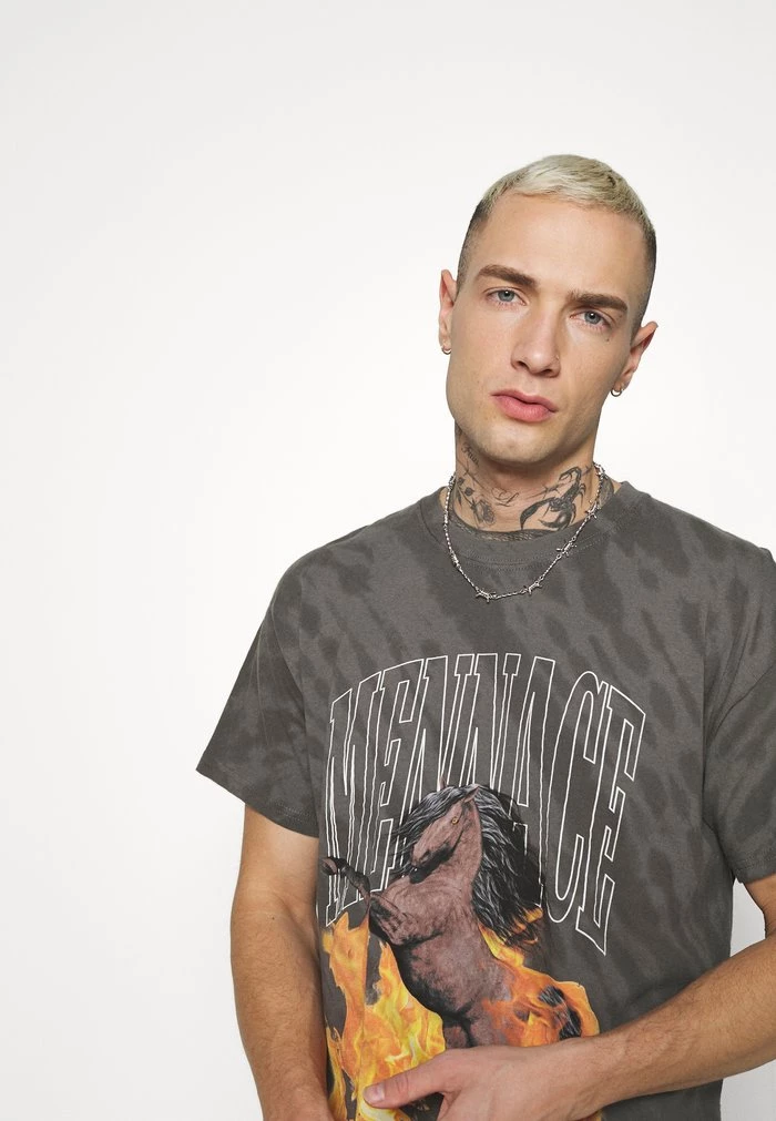 Mennace Mennace FLAMING STEED TIE DYE – Print T-shirt – Grey