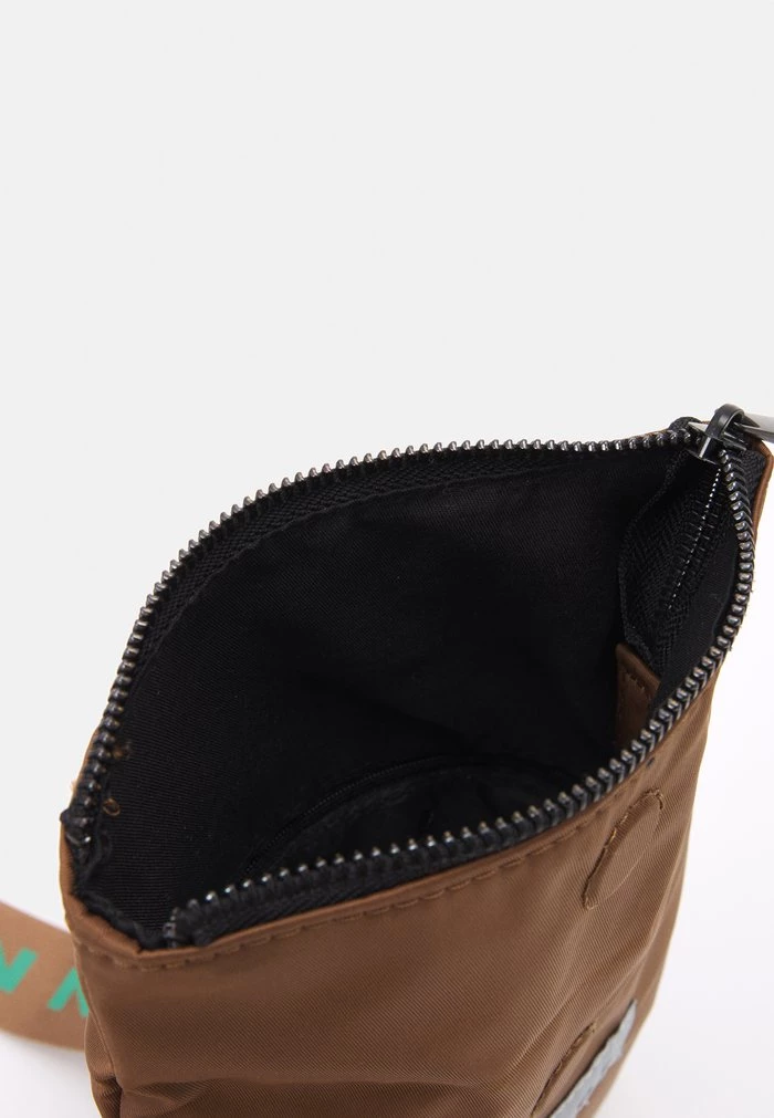 Mennace Mennace HEAVY CLIP BODY POUCH BAG UNISEX – Bum Bag – Tan