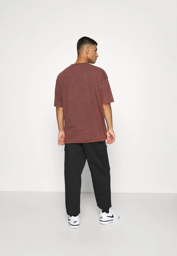 Mennace Mennace Basic T-shirt – Brown