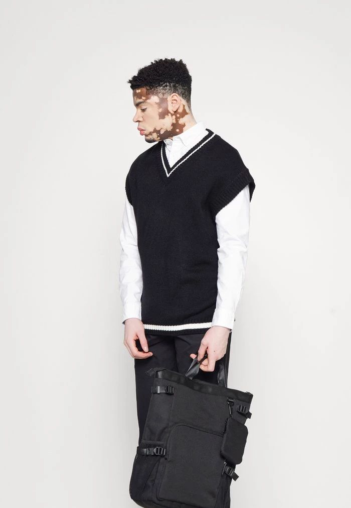 Mennace Mennace CUFFED TROUSER – Trousers – Black